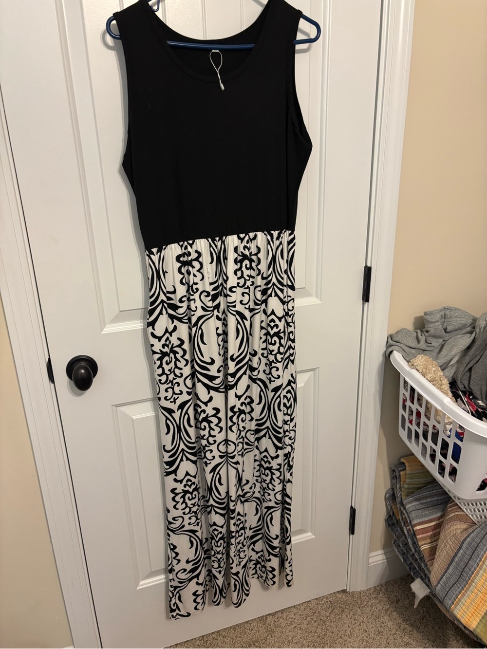 Black & White Patterned Maxi Dress - Classic Sleeveless Design